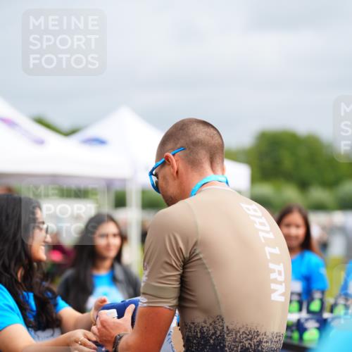 30.08.2026 - Elbe Triathlon Hamburg LAZAROV Photography http://msf.ph/oto/10029988 30.08.2026 10:01:07 Ziel  meine-sportfotos.de