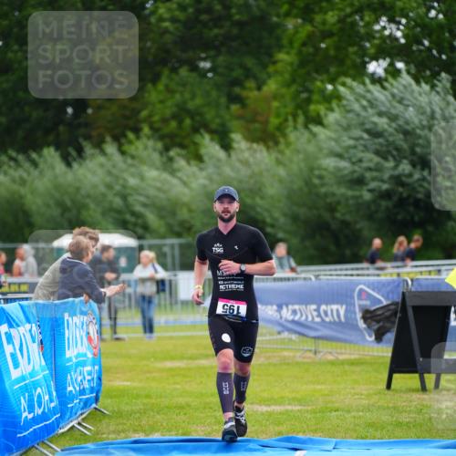 30.08.2026 - Elbe Triathlon Hamburg LAZAROV Photography http://msf.ph/oto/10030003 30.08.2026 10:02:37 Ziel 195 meine-sportfotos.de