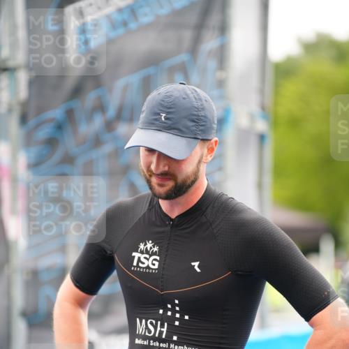 30.08.2026 - Elbe Triathlon Hamburg LAZAROV Photography http://msf.ph/oto/10030013 30.08.2026 10:02:46 Ziel  meine-sportfotos.de