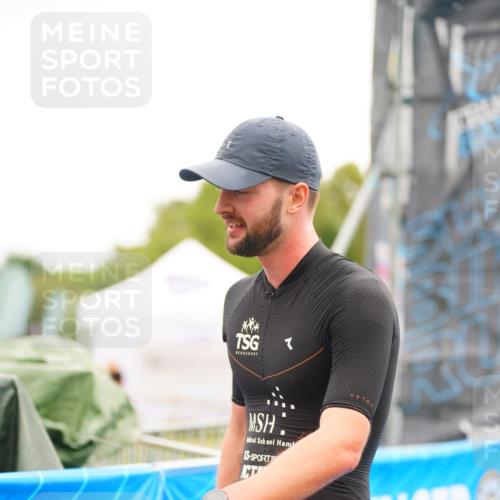 30.08.2026 - Elbe Triathlon Hamburg LAZAROV Photography http://msf.ph/oto/10030017 30.08.2026 10:02:48 Ziel  meine-sportfotos.de