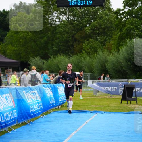 30.08.2026 - Elbe Triathlon Hamburg LAZAROV Photography http://msf.ph/oto/10030025 30.08.2026 10:03:19 Ziel 185 meine-sportfotos.de
