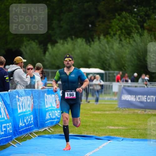 30.08.2026 - Elbe Triathlon Hamburg LAZAROV Photography http://msf.ph/oto/10030037 30.08.2026 10:04:18 Ziel 198 meine-sportfotos.de