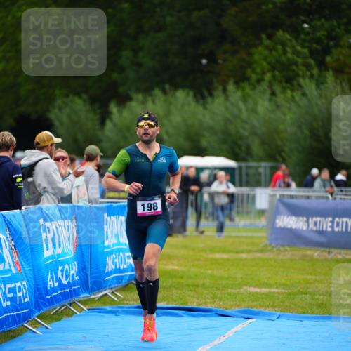 30.08.2026 - Elbe Triathlon Hamburg LAZAROV Photography http://msf.ph/oto/10030038 30.08.2026 10:04:18 Ziel 198 meine-sportfotos.de