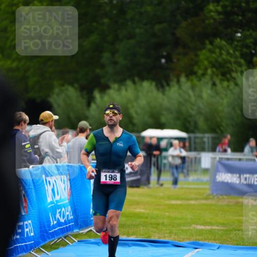 30.08.2026 - Elbe Triathlon Hamburg LAZAROV Photography http://msf.ph/oto/10030039 30.08.2026 10:04:19 Ziel 198 meine-sportfotos.de