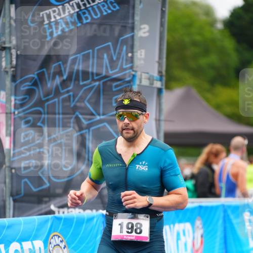 30.08.2026 - Elbe Triathlon Hamburg LAZAROV Photography http://msf.ph/oto/10030043 30.08.2026 10:04:21 Ziel 198 meine-sportfotos.de