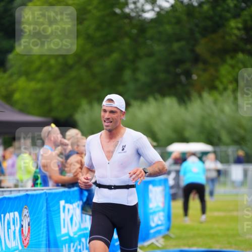 30.08.2026 - Elbe Triathlon Hamburg LAZAROV Photography http://msf.ph/oto/10030056 30.08.2026 10:05:11 Ziel 188 meine-sportfotos.de