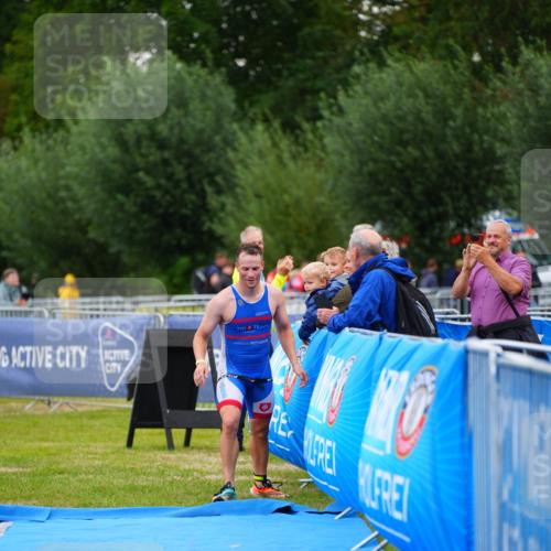 30.08.2026 - Elbe Triathlon Hamburg LAZAROV Photography http://msf.ph/oto/10030062 30.08.2026 10:05:39 Ziel 204 meine-sportfotos.de