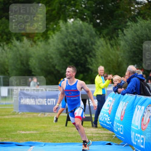 30.08.2026 - Elbe Triathlon Hamburg LAZAROV Photography http://msf.ph/oto/10030067 30.08.2026 10:05:40 Ziel 204 meine-sportfotos.de