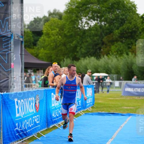 30.08.2026 - Elbe Triathlon Hamburg LAZAROV Photography http://msf.ph/oto/10030070 30.08.2026 10:05:42 Ziel 204 meine-sportfotos.de