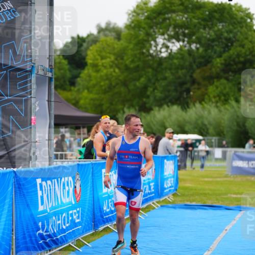 30.08.2026 - Elbe Triathlon Hamburg LAZAROV Photography http://msf.ph/oto/10030071 30.08.2026 10:05:42 Ziel 204 meine-sportfotos.de
