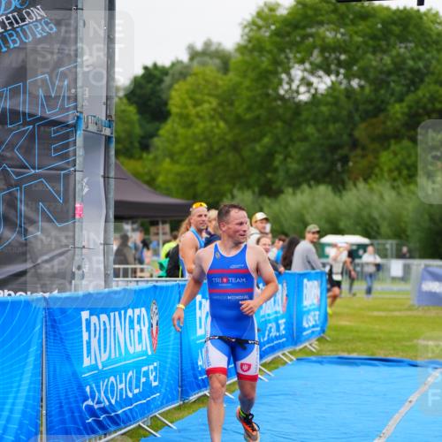 30.08.2026 - Elbe Triathlon Hamburg LAZAROV Photography http://msf.ph/oto/10030072 30.08.2026 10:05:43 Ziel 204 meine-sportfotos.de