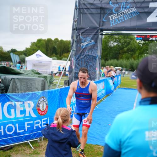30.08.2026 - Elbe Triathlon Hamburg LAZAROV Photography http://msf.ph/oto/10030074 30.08.2026 10:05:47 Ziel  meine-sportfotos.de