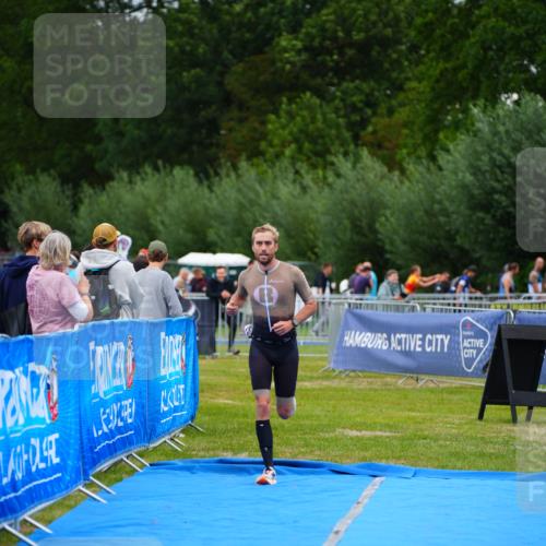 30.08.2026 - Elbe Triathlon Hamburg LAZAROV Photography http://msf.ph/oto/10030079 30.08.2026 10:06:14 Ziel 216 meine-sportfotos.de