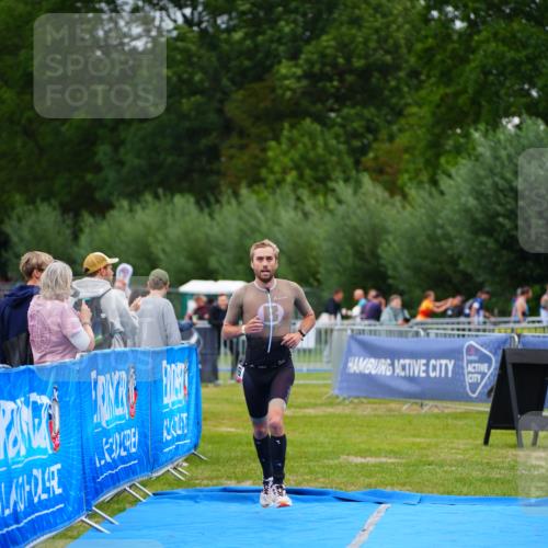 30.08.2026 - Elbe Triathlon Hamburg LAZAROV Photography http://msf.ph/oto/10030080 30.08.2026 10:06:14 Ziel 216 meine-sportfotos.de