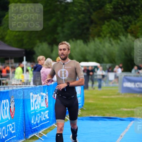 30.08.2026 - Elbe Triathlon Hamburg LAZAROV Photography http://msf.ph/oto/10030086 30.08.2026 10:06:16 Ziel 216 meine-sportfotos.de