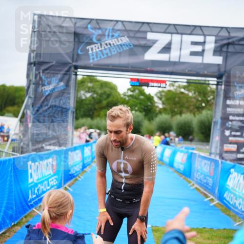 30.08.2026 - Elbe Triathlon Hamburg LAZAROV Photography http://msf.ph/oto/10030091 30.08.2026 10:06:21 Ziel  meine-sportfotos.de