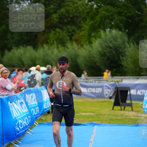 30.08.2026 - Elbe Triathlon Hamburg LAZAROV Photography http://msf.ph/oto/10030152 30.08.2026 10:08:43 Ziel 219 meine-sportfotos.de