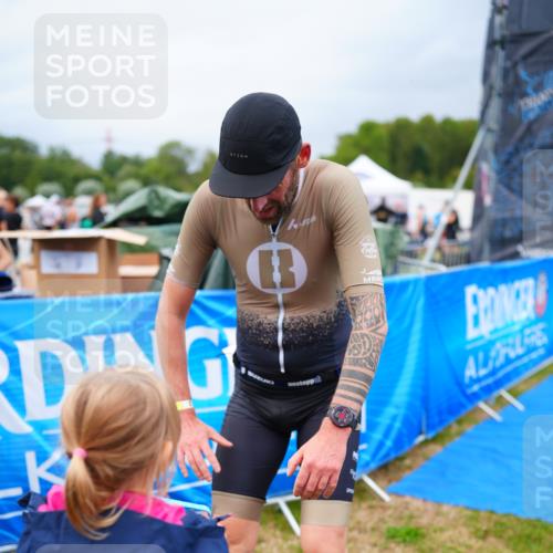30.08.2026 - Elbe Triathlon Hamburg LAZAROV Photography http://msf.ph/oto/10030161 30.08.2026 10:08:48 Ziel 182, 197 meine-sportfotos.de