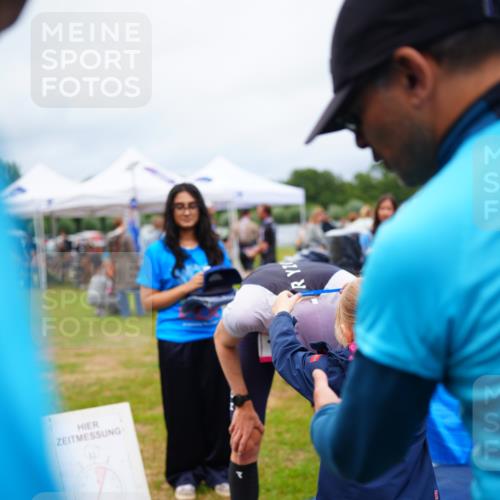 30.08.2026 - Elbe Triathlon Hamburg LAZAROV Photography http://msf.ph/oto/10030173 30.08.2026 10:09:06 Ziel  meine-sportfotos.de