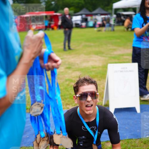 30.08.2026 - Elbe Triathlon Hamburg LAZAROV Photography http://msf.ph/oto/10030174 30.08.2026 10:09:14 Ziel  meine-sportfotos.de
