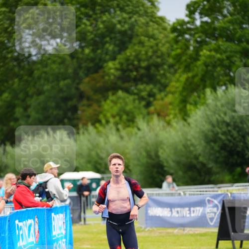 30.08.2026 - Elbe Triathlon Hamburg LAZAROV Photography http://msf.ph/oto/10030185 30.08.2026 10:09:29 Ziel 242 meine-sportfotos.de
