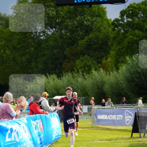 30.08.2026 - Elbe Triathlon Hamburg LAZAROV Photography http://msf.ph/oto/10030191 30.08.2026 10:09:58 Ziel 181, 240 meine-sportfotos.de