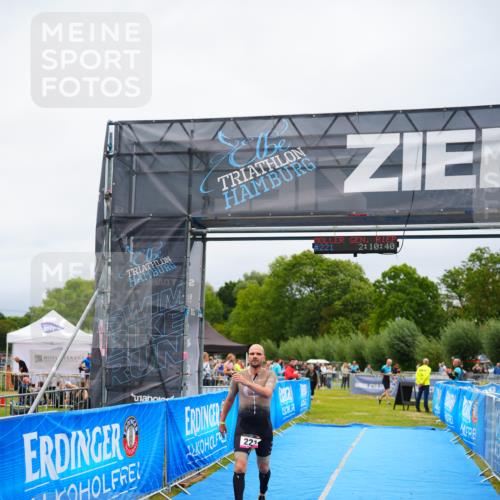 30.08.2026 - Elbe Triathlon Hamburg LAZAROV Photography http://msf.ph/oto/10030222 30.08.2026 10:10:39 Ziel 221 meine-sportfotos.de