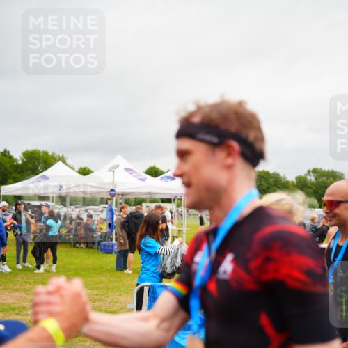 30.08.2026 - Elbe Triathlon Hamburg LAZAROV Photography http://msf.ph/oto/10030238 30.08.2026 10:11:01 Ziel  meine-sportfotos.de