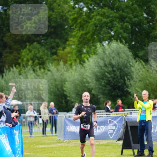 30.08.2026 - Elbe Triathlon Hamburg LAZAROV Photography http://msf.ph/oto/10030245 30.08.2026 10:11:47 Ziel 192 meine-sportfotos.de