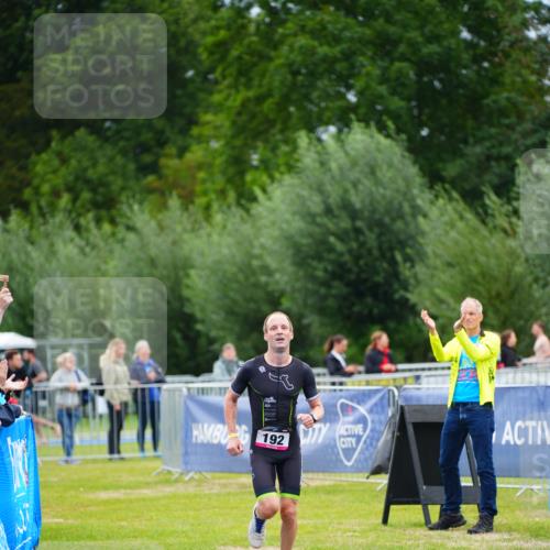 30.08.2026 - Elbe Triathlon Hamburg LAZAROV Photography http://msf.ph/oto/10030246 30.08.2026 10:11:47 Ziel 192 meine-sportfotos.de