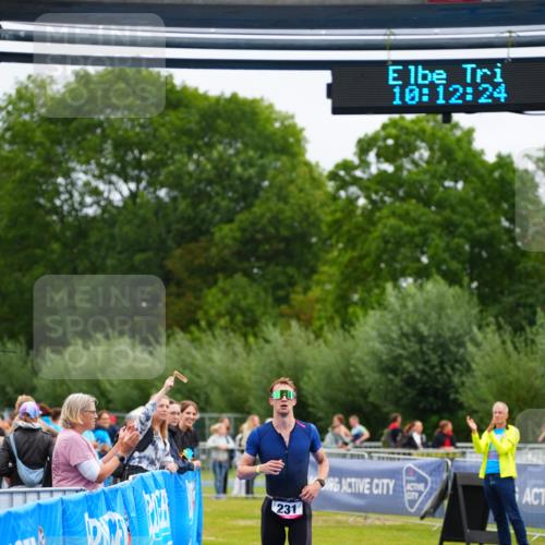 30.08.2026 - Elbe Triathlon Hamburg LAZAROV Photography http://msf.ph/oto/10030257 30.08.2026 10:12:25 Ziel 231 meine-sportfotos.de