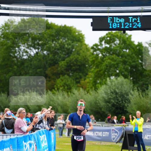 30.08.2026 - Elbe Triathlon Hamburg LAZAROV Photography http://msf.ph/oto/10030258 30.08.2026 10:12:25 Ziel 231 meine-sportfotos.de
