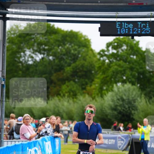 30.08.2026 - Elbe Triathlon Hamburg LAZAROV Photography http://msf.ph/oto/10030261 30.08.2026 10:12:26 Ziel 231 meine-sportfotos.de