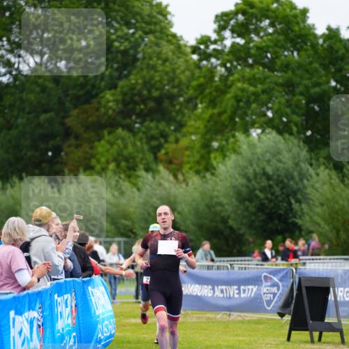 30.08.2026 - Elbe Triathlon Hamburg LAZAROV Photography http://msf.ph/oto/10030281 30.08.2026 10:13:39 Ziel 220, 227 meine-sportfotos.de