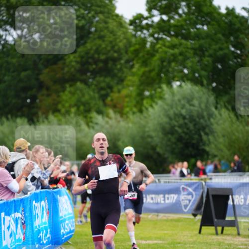 30.08.2026 - Elbe Triathlon Hamburg LAZAROV Photography http://msf.ph/oto/10030286 30.08.2026 10:13:40 Ziel 220, 227 meine-sportfotos.de
