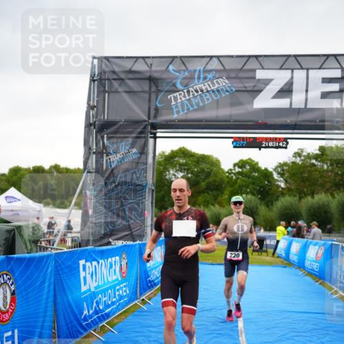 30.08.2026 - Elbe Triathlon Hamburg LAZAROV Photography http://msf.ph/oto/10030292 30.08.2026 10:13:43 Ziel 220, 227 meine-sportfotos.de