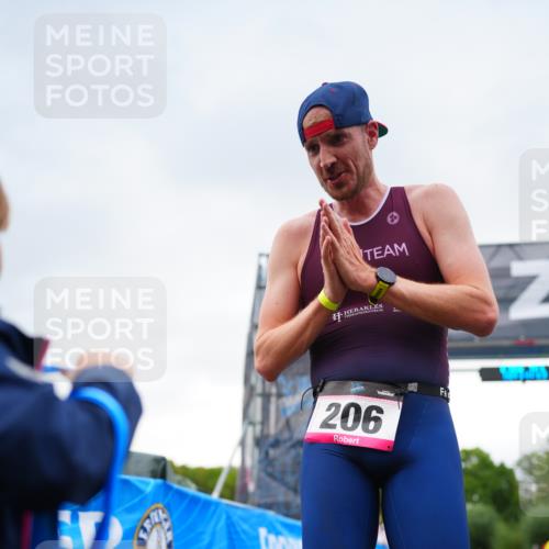 30.08.2026 - Elbe Triathlon Hamburg LAZAROV Photography http://msf.ph/oto/10030316 30.08.2026 10:14:14 Ziel  meine-sportfotos.de