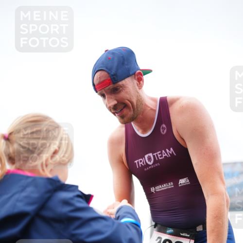 30.08.2026 - Elbe Triathlon Hamburg LAZAROV Photography http://msf.ph/oto/10030324 30.08.2026 10:14:17 Ziel  meine-sportfotos.de