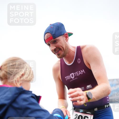 30.08.2026 - Elbe Triathlon Hamburg LAZAROV Photography http://msf.ph/oto/10030325 30.08.2026 10:14:17 Ziel  meine-sportfotos.de