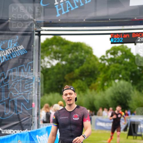 30.08.2026 - Elbe Triathlon Hamburg LAZAROV Photography http://msf.ph/oto/10030338 30.08.2026 10:14:33 Ziel 232, 238 meine-sportfotos.de