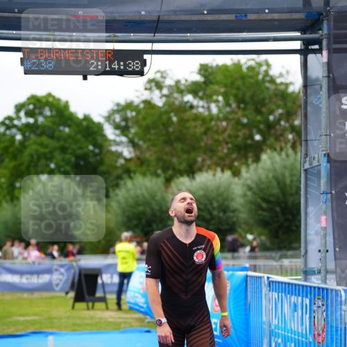 30.08.2026 - Elbe Triathlon Hamburg LAZAROV Photography http://msf.ph/oto/10030344 30.08.2026 10:14:38 Ziel 238 meine-sportfotos.de
