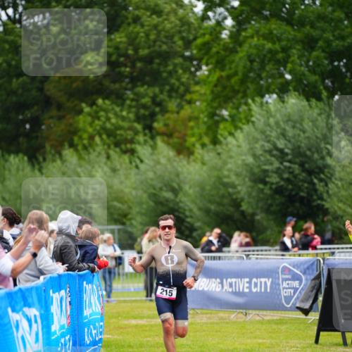 30.08.2026 - Elbe Triathlon Hamburg LAZAROV Photography http://msf.ph/oto/10030364 30.08.2026 10:15:30 Ziel 215 meine-sportfotos.de