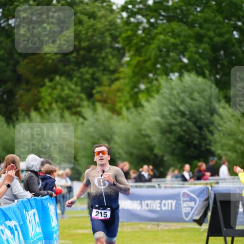 30.08.2026 - Elbe Triathlon Hamburg LAZAROV Photography http://msf.ph/oto/10030370 30.08.2026 10:15:32 Ziel 215 meine-sportfotos.de