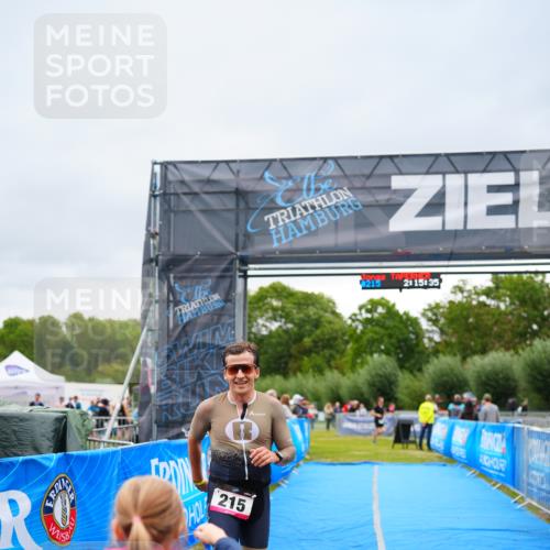 30.08.2026 - Elbe Triathlon Hamburg LAZAROV Photography http://msf.ph/oto/10030377 30.08.2026 10:15:35 Ziel 215 meine-sportfotos.de
