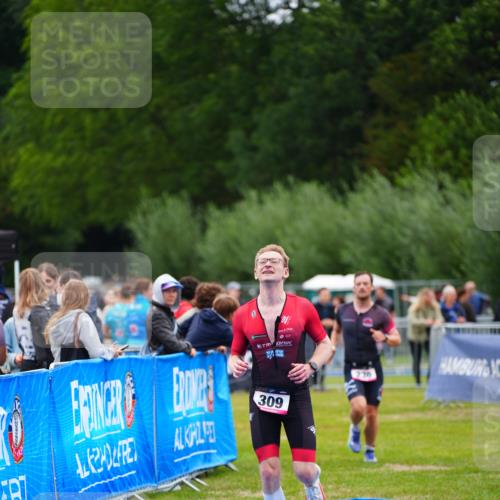30.08.2026 - Elbe Triathlon Hamburg LAZAROV Photography http://msf.ph/oto/10030385 30.08.2026 10:17:05 Ziel 230, 309 meine-sportfotos.de
