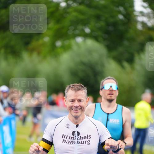 30.08.2026 - Elbe Triathlon Hamburg LAZAROV Photography http://msf.ph/oto/10030413 30.08.2026 10:17:41 Ziel 210, 272 meine-sportfotos.de