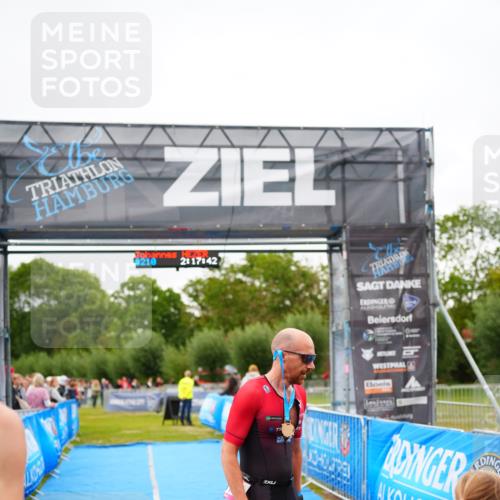 30.08.2026 - Elbe Triathlon Hamburg LAZAROV Photography http://msf.ph/oto/10030422 30.08.2026 10:17:47 Ziel  meine-sportfotos.de