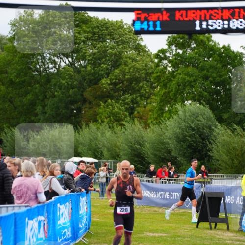 30.08.2026 - Elbe Triathlon Hamburg LAZAROV Photography http://msf.ph/oto/10030442 30.08.2026 10:18:13 Ziel 228 meine-sportfotos.de