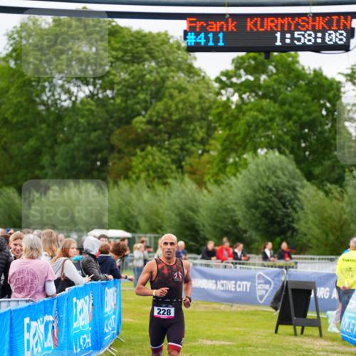 30.08.2026 - Elbe Triathlon Hamburg LAZAROV Photography http://msf.ph/oto/10030443 30.08.2026 10:18:13 Ziel 228 meine-sportfotos.de
