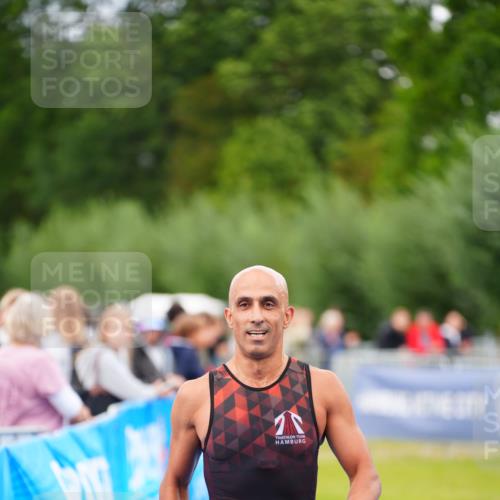 30.08.2026 - Elbe Triathlon Hamburg LAZAROV Photography http://msf.ph/oto/10030446 30.08.2026 10:18:16 Ziel 228 meine-sportfotos.de
